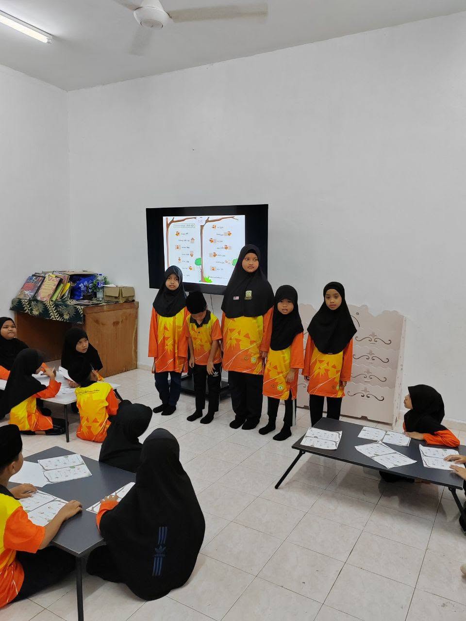 Minggu Bahasa 2026 — Arabic Cup Stack — gambar 2